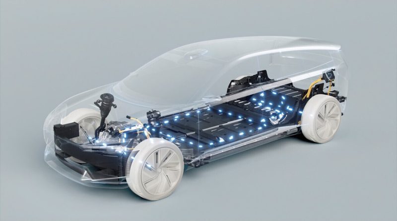 Parece una locura, pero es ciencia: la madera y el corcho protegen mejor las baterías de los coches eléctricos que el aluminio. Y lo han probado en un Tesla
