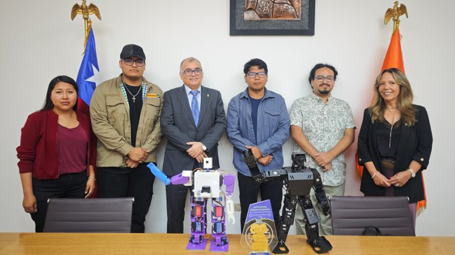 Desde Arica hasta México: Estudiantes logran primer lugar en competencia internacional de robótica