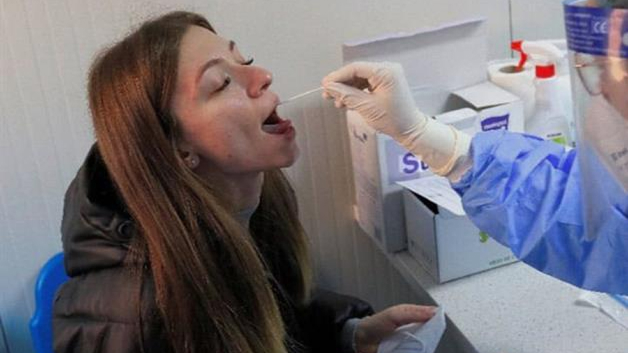 Dispositivo microfluídico para detectar SARS-CoV-2