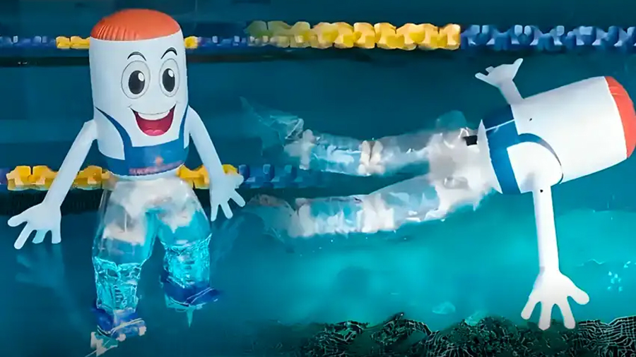 Investigadores chinos crean un robot humanoide capaz de volar, caminar sobre el agua y cambiar de forma: pesa como un gato