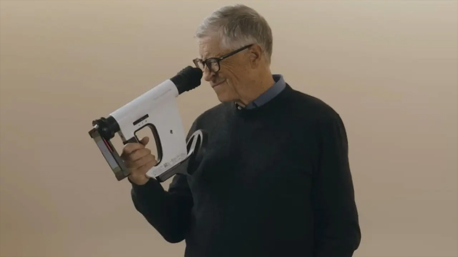 Bill Gates presenta Remidio: una cámara que escanea la retina para detectar diabetes o hipertensión en embarazadas