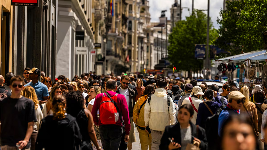 Investigadores crean un dispositivo cerebral que permite amplificar un sonido entre una multitud de voces